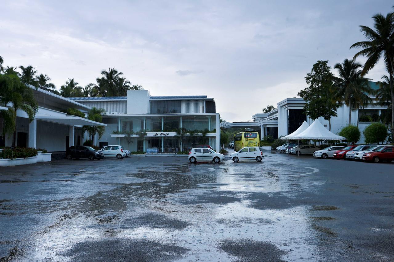Treebo Trend Al Saj Convention Centre Kazhakuttam Luaran gambar